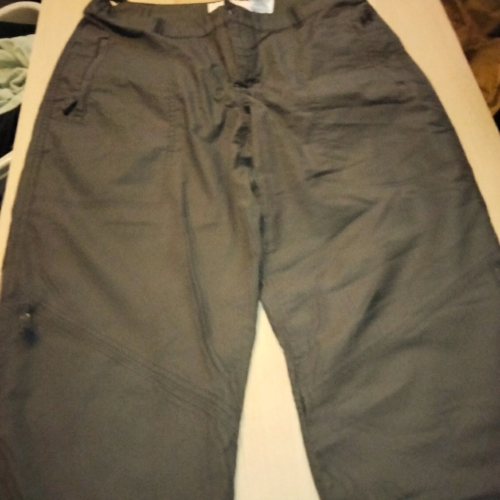 Columbia woman's Capri hiking pants size 10 model # xl8480
